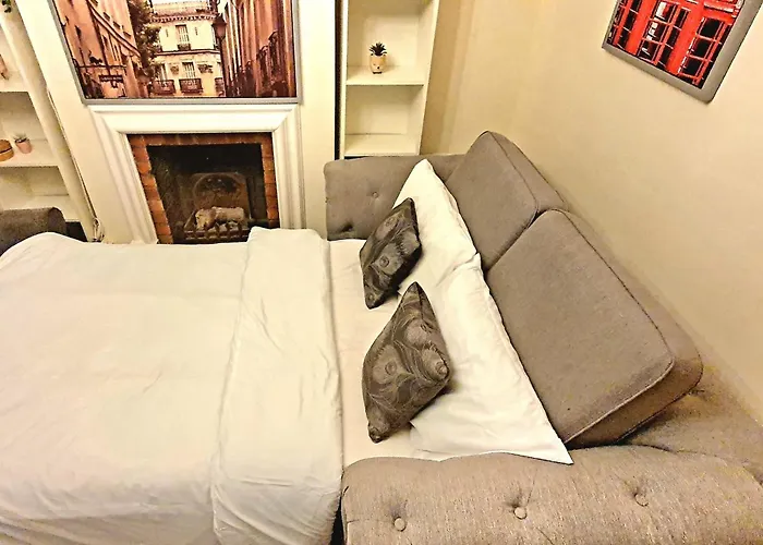 Inviting 2-Bed Cottage In Windsor